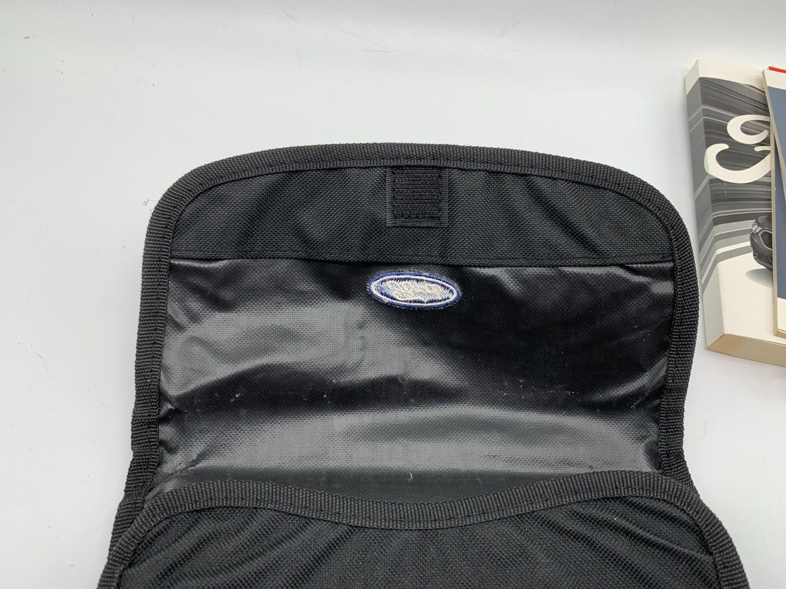 2017 Ford Taurus Owners Manual Set with Case OEM D02B15029