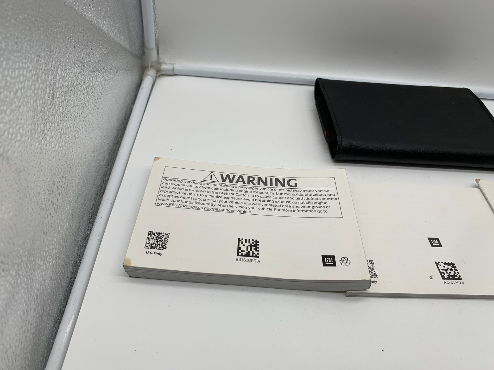 2019 Cadillac Escalade Owners Manual Set with Case OEM E02B41022