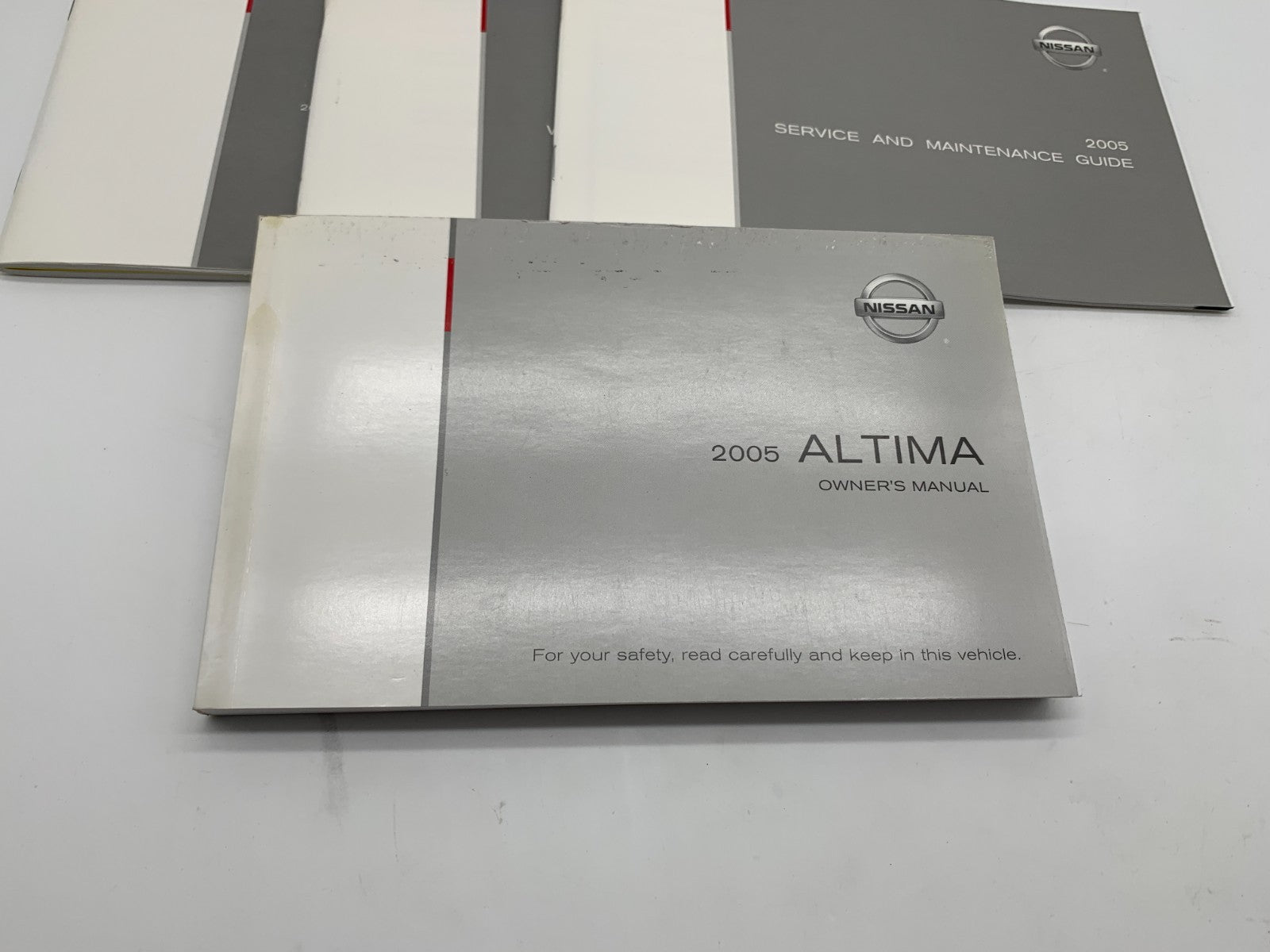 2005 Nissan Altima Owners Manual Set with Case OEM A01B47004