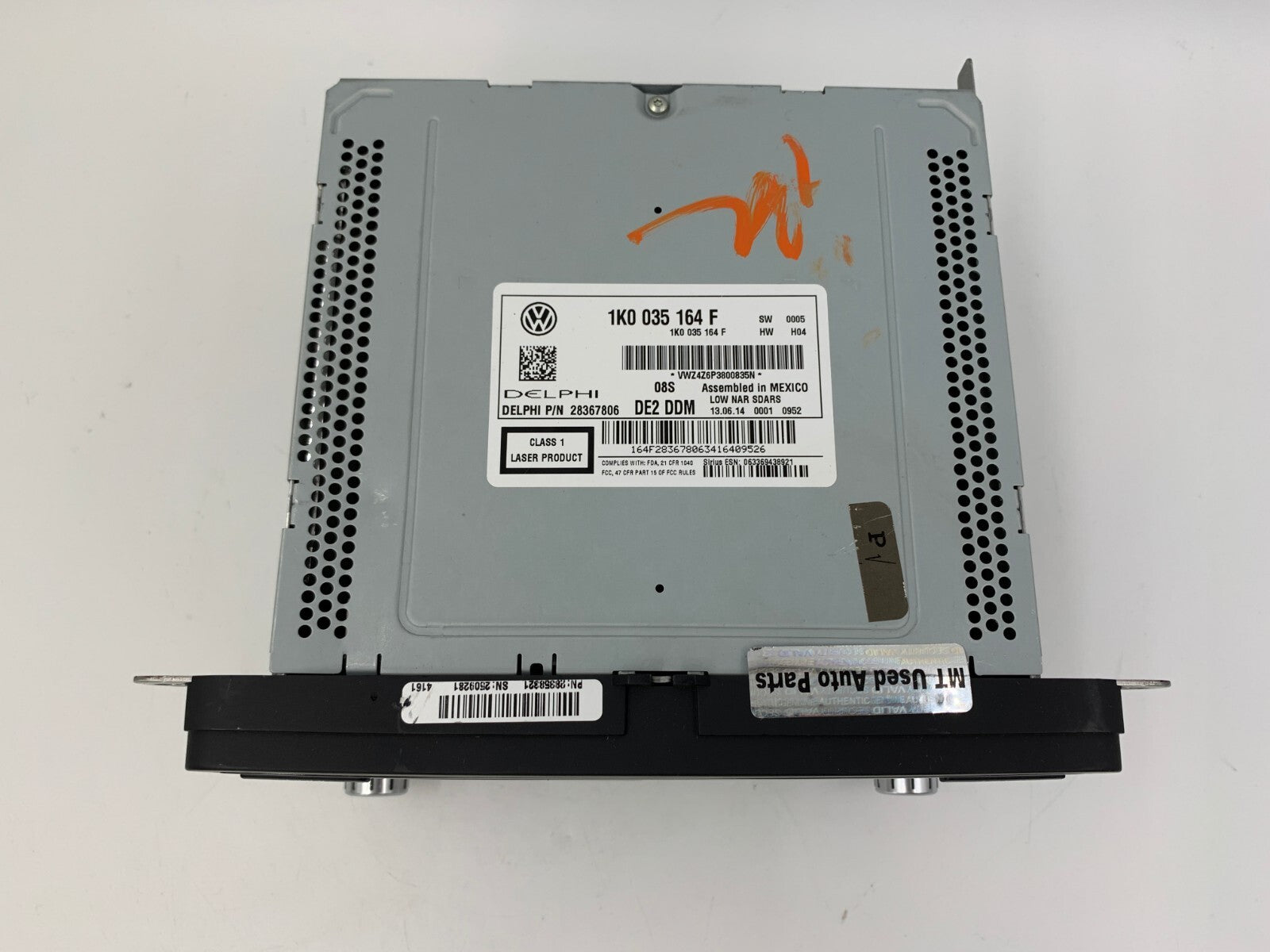 2013-2015 Volkswagen Passat AM FM CD Player Radio Receiver OEM B04B09004