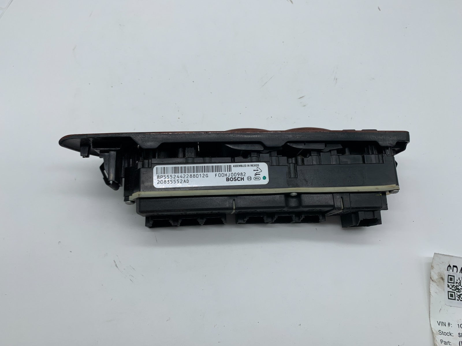 2007-2014 GMC Yukon Master Power Window Switch OEM D02B68013