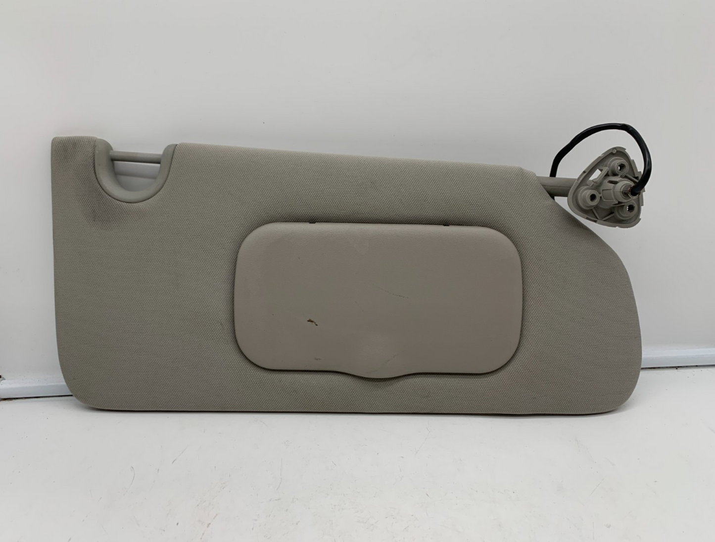 2006-2011 Buick Lucerne Passenger Sun Visor Gray Illumination OEM E01B03064