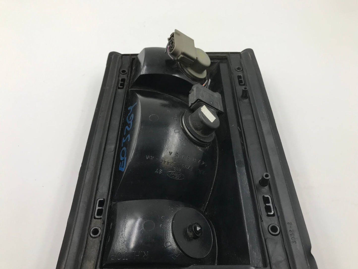 1995-2002 Ford E150 Passenger Tail Light Taillight Lamp OEM