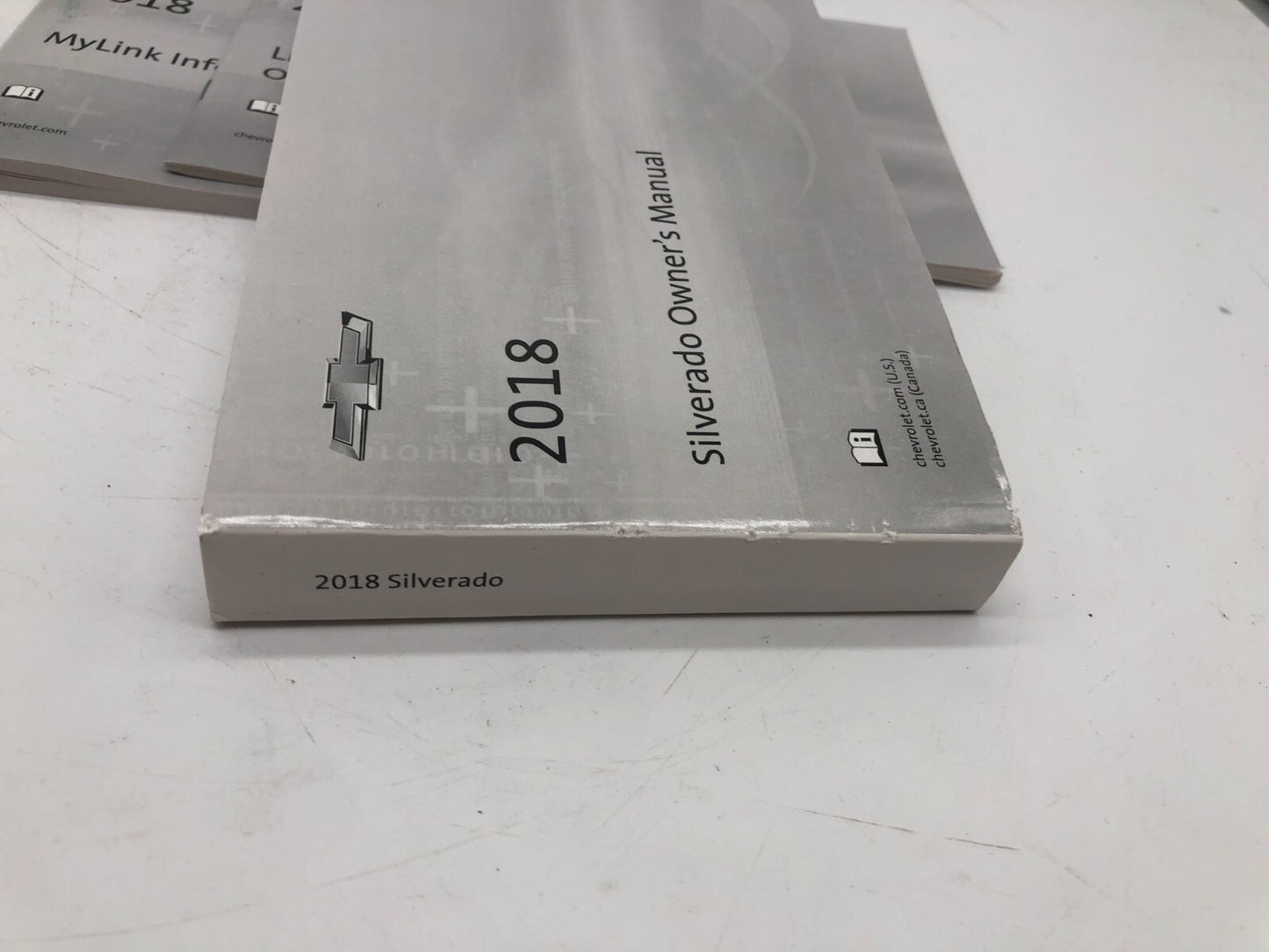 2018 Chevrolet Silverado Owners Manual Set OEM D03B61007