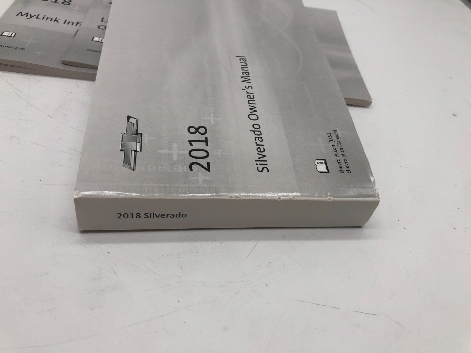 2018 Chevrolet Silverado Owners Manual Set OEM D03B61007