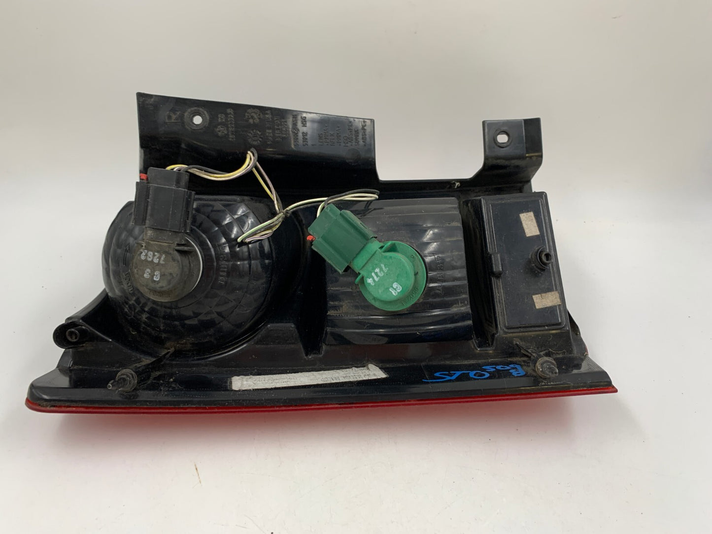 2004-2008 Chrysler Town & Country Passenger Side Tail Light OEM B02B55011