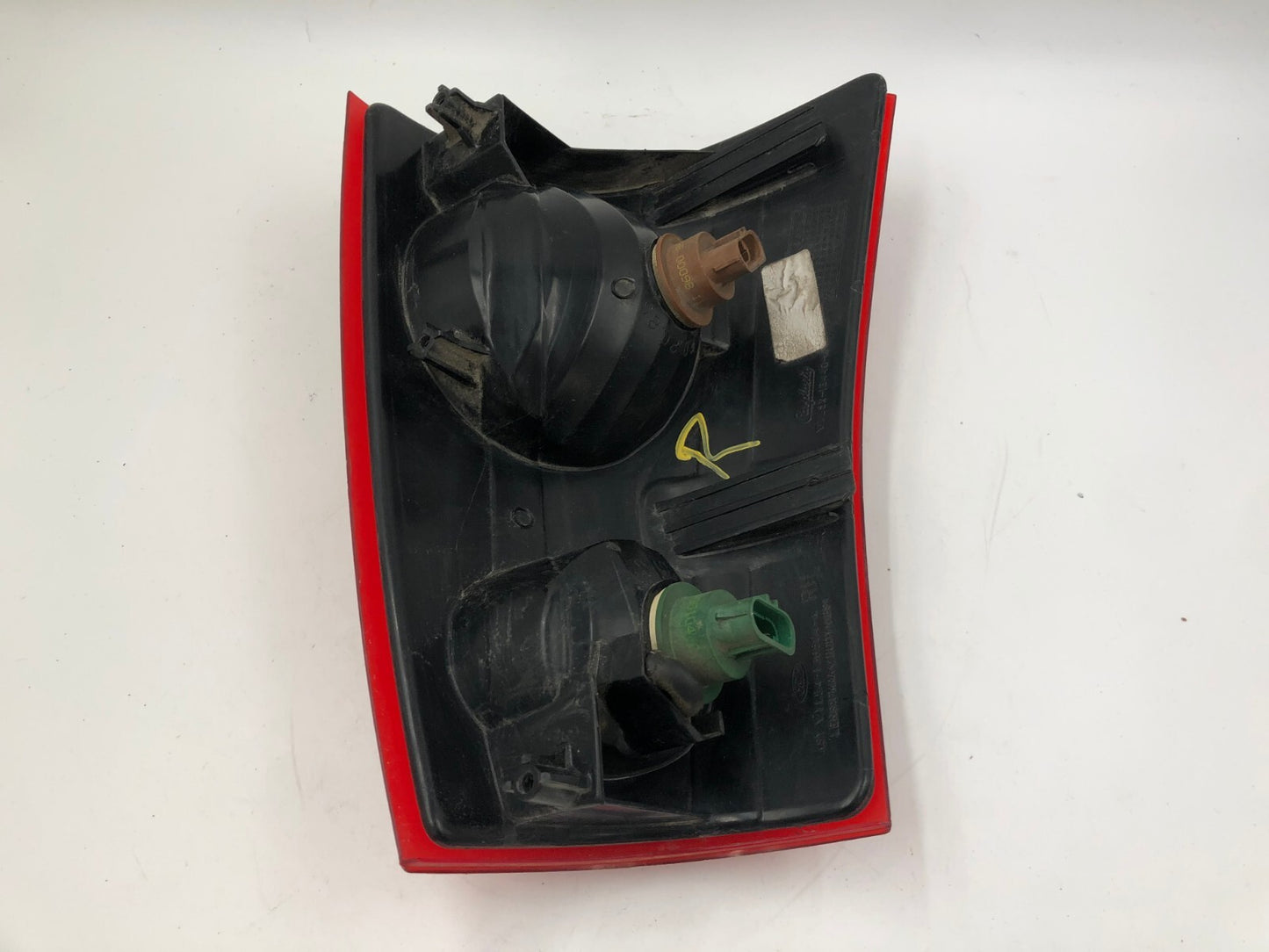 2001-2005 Ford Explorer Passenger Side Tail Light Taillight OEM D04B64005