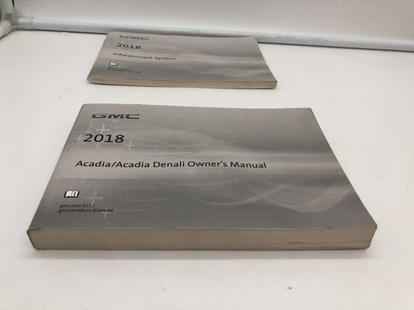 2018 GMC Acadia Owners Manual Set OEM E03B47006