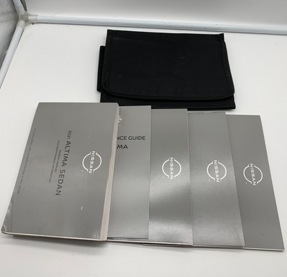 2021 Nissan Altima Owners Manual Set with Case OEM C02B20010