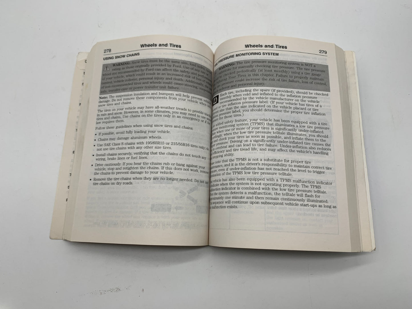 2014 Ford Focus Owners Manual with Case OEM B04B20011