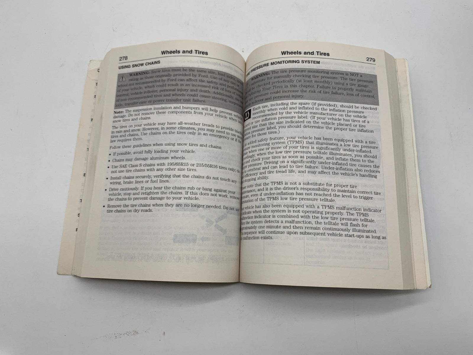 2014 Ford Focus Owners Manual with Case OEM B04B20011