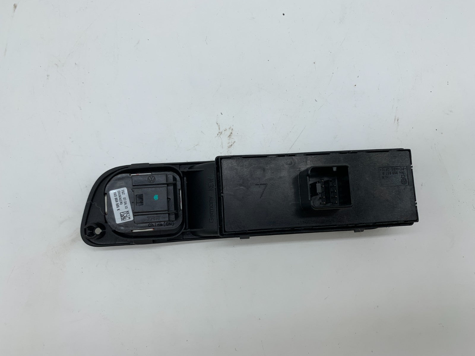 2015-2017 Volkswagen Tiguan Master Power Window Switch OEM D01B36006