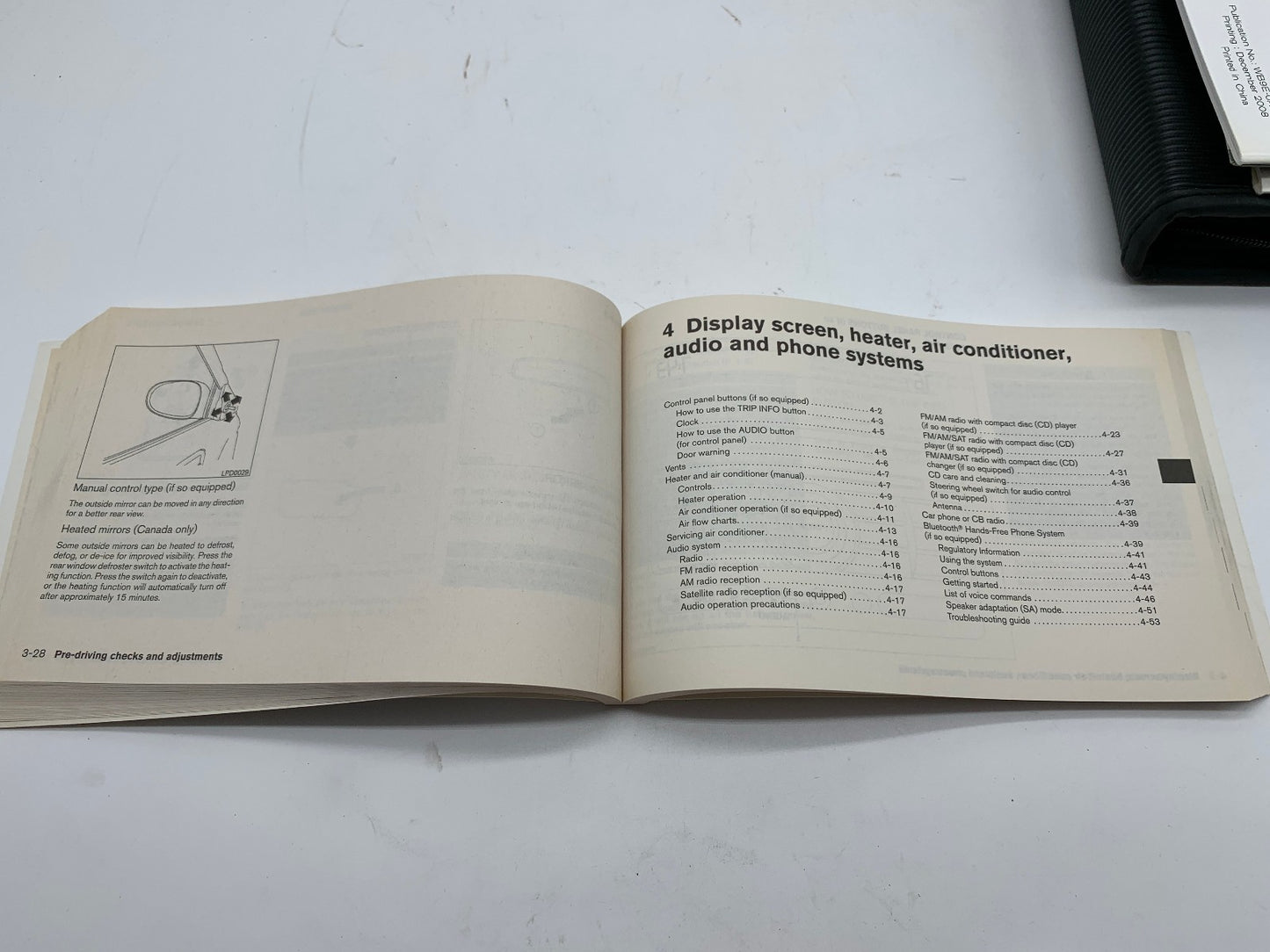 2009 Nissan Sentra Owners Manual Set with Case OEM D03B14041