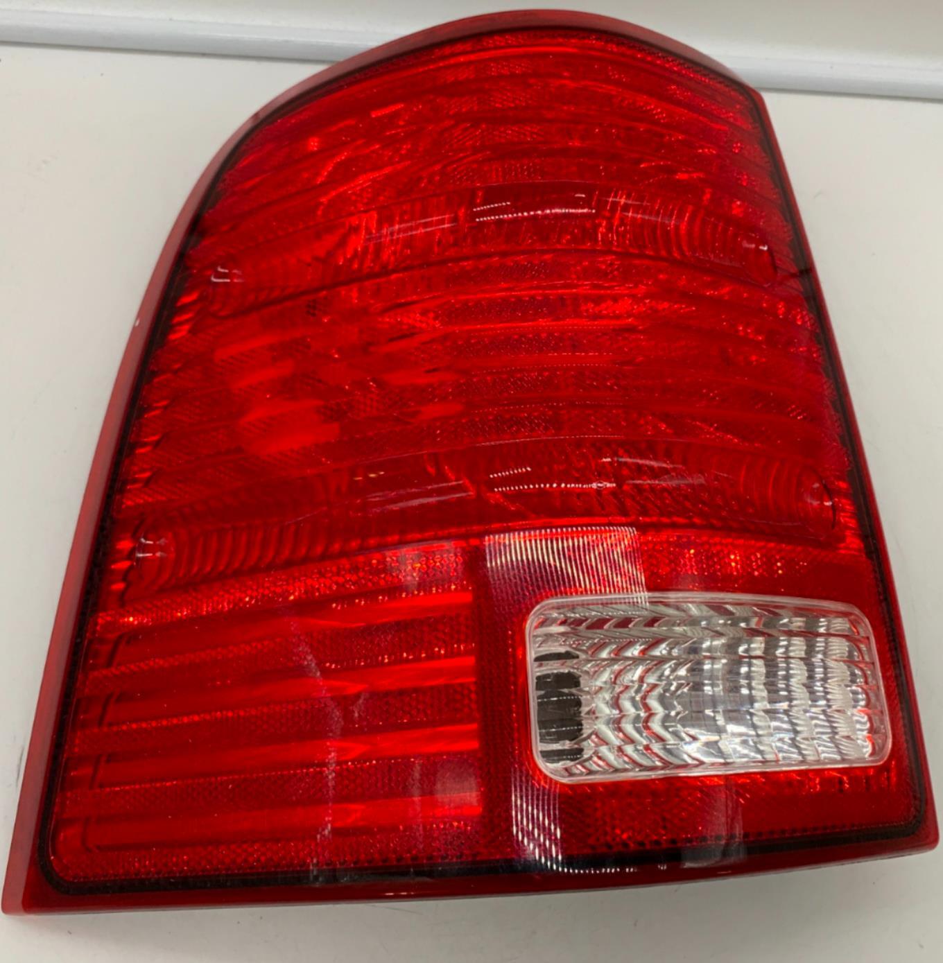2002-2005 Ford Explorer Driver Side Tail Light Taillight OEM E03B46038