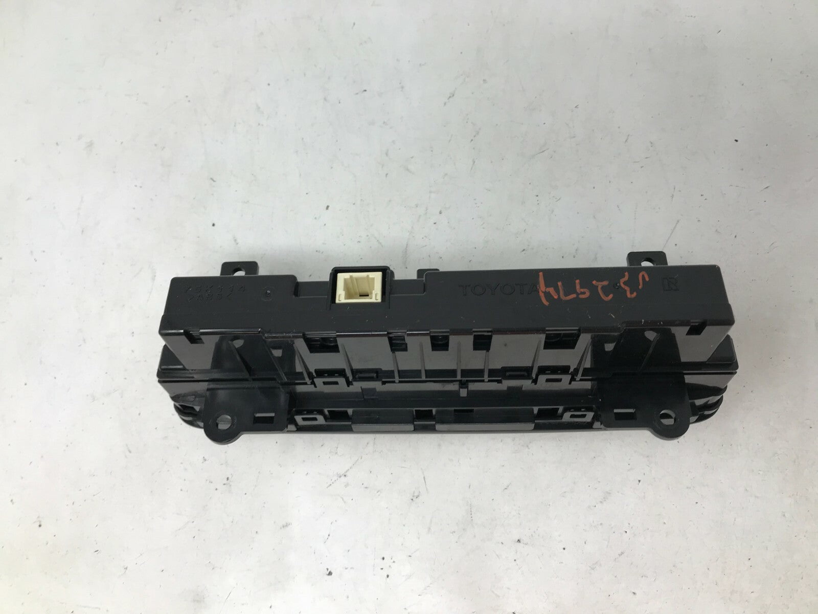 2017-2019 Toyota Corolla AC Heater Climate Control Unit OEM D02B39011