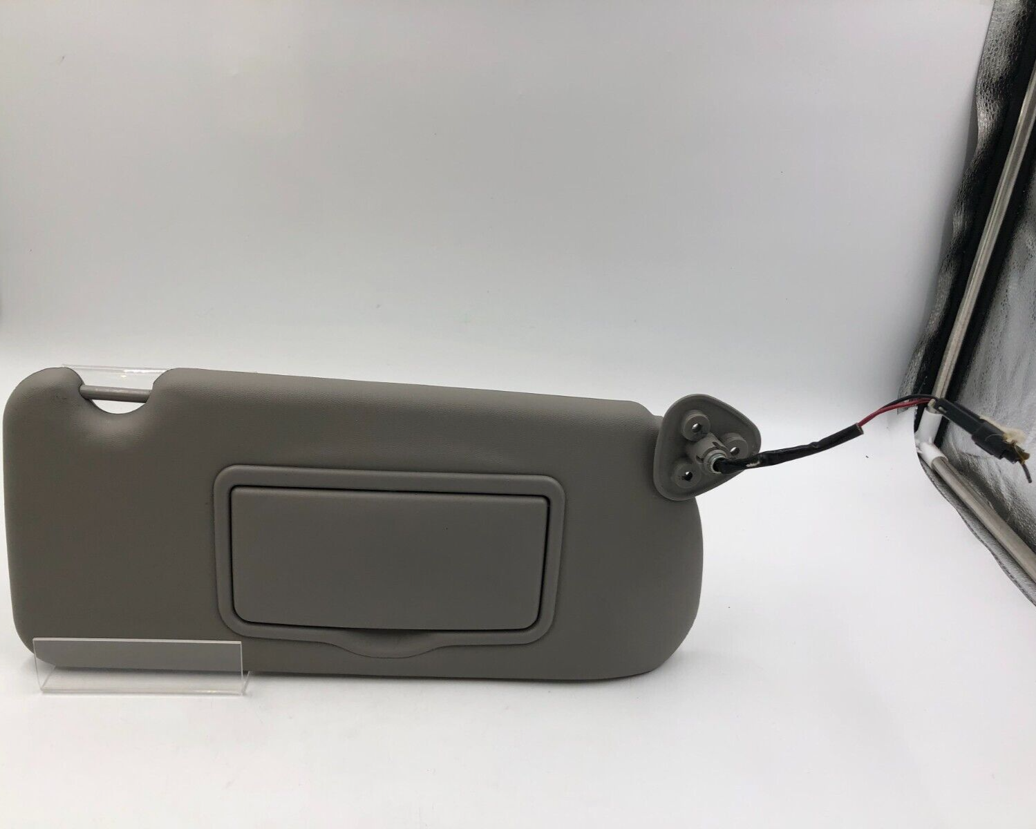 2003-2007 Cadillac CTS Passenger Sun Visor Gray Illuminated OEM C04B66003