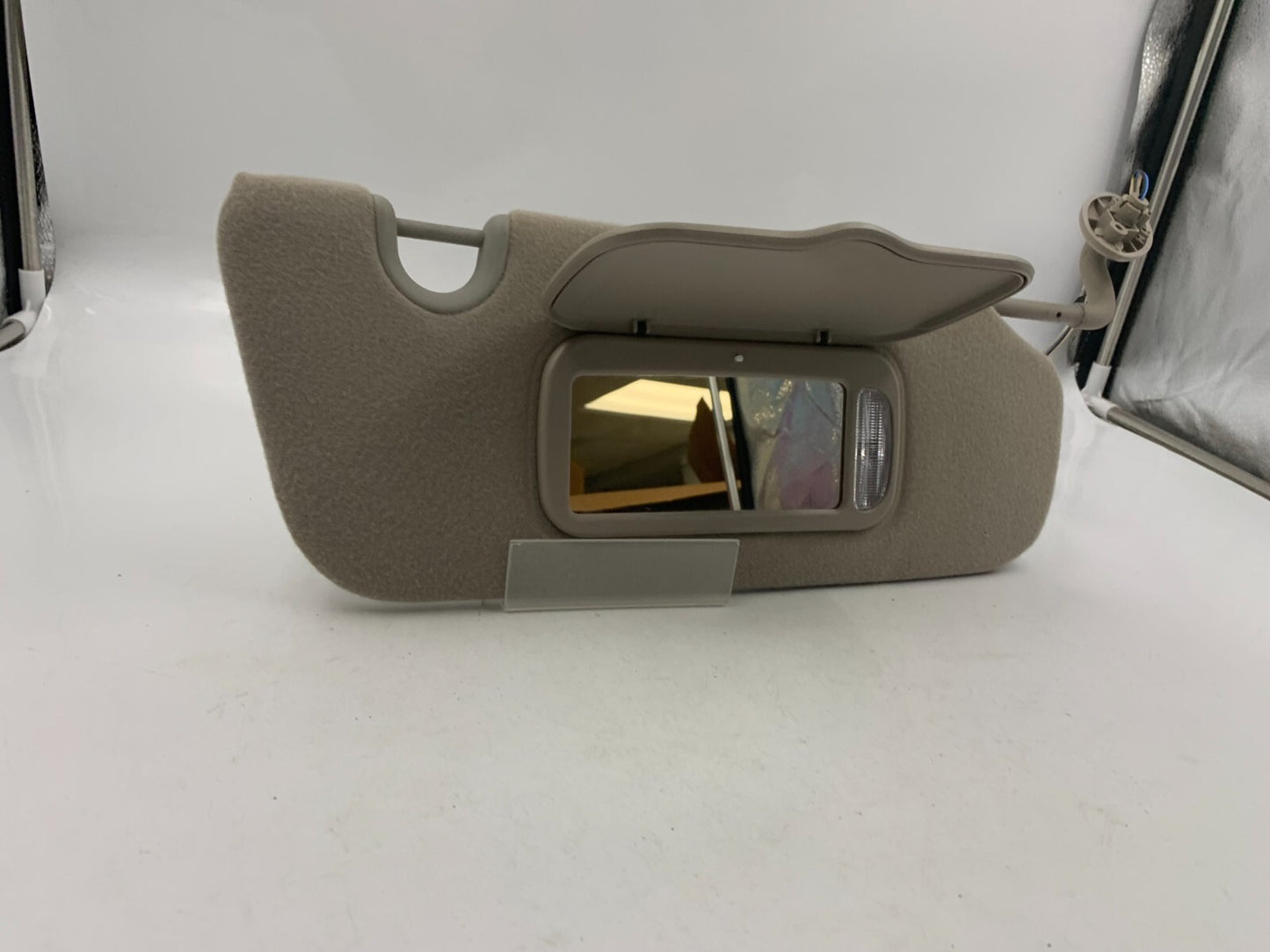 2004-2007 Jeep Liberty Passenger Sun Visor Gray Illuminated OEM C01B17052