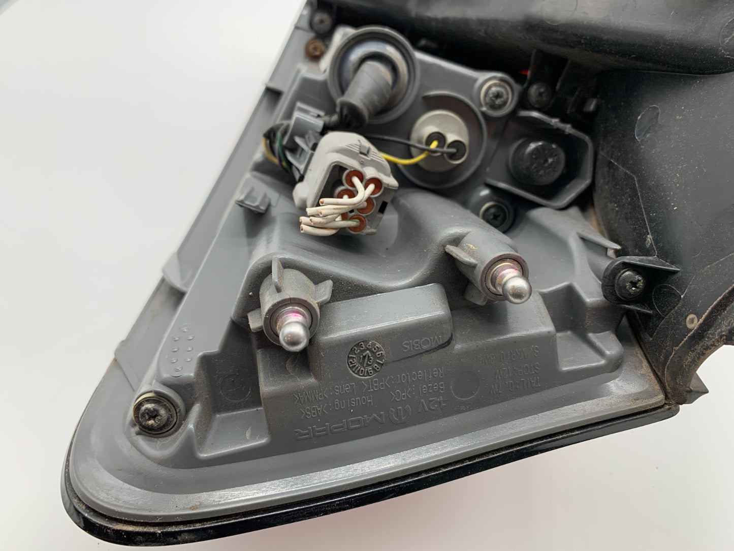 2014-2018 Jeep Cherokee Driver Side Tail Light Taillight OEM A03B27007