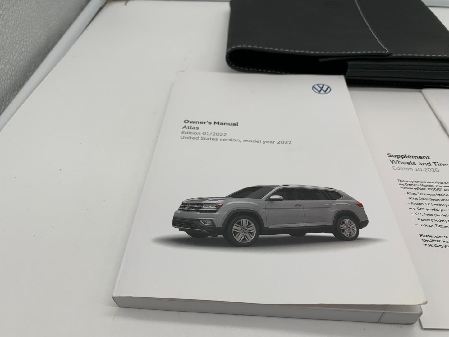 2022 Volkswagen Atlas Owners Manual Set with Case OEM C02B14054