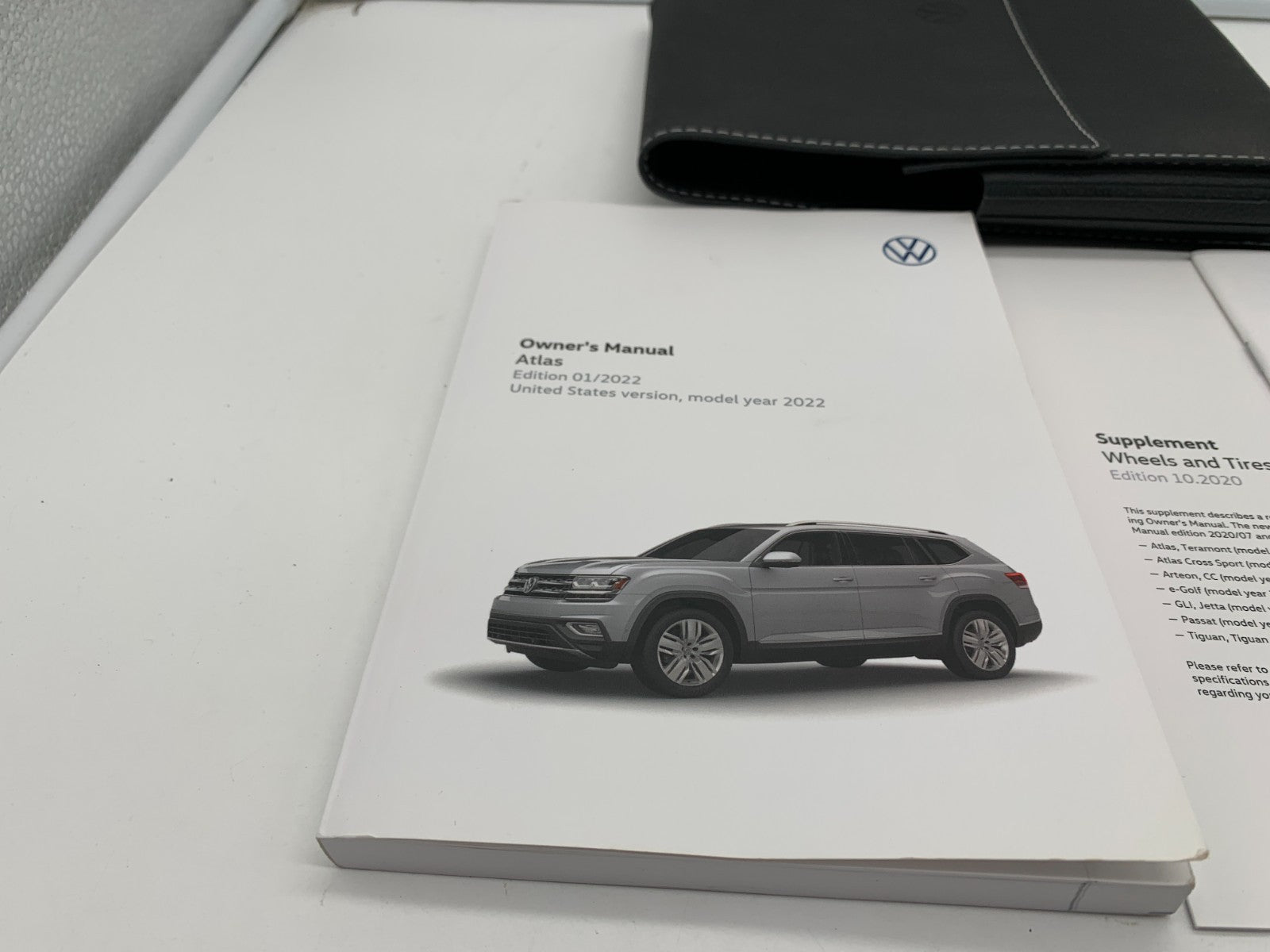 2022 Volkswagen Atlas Owners Manual Set with Case OEM C02B14054