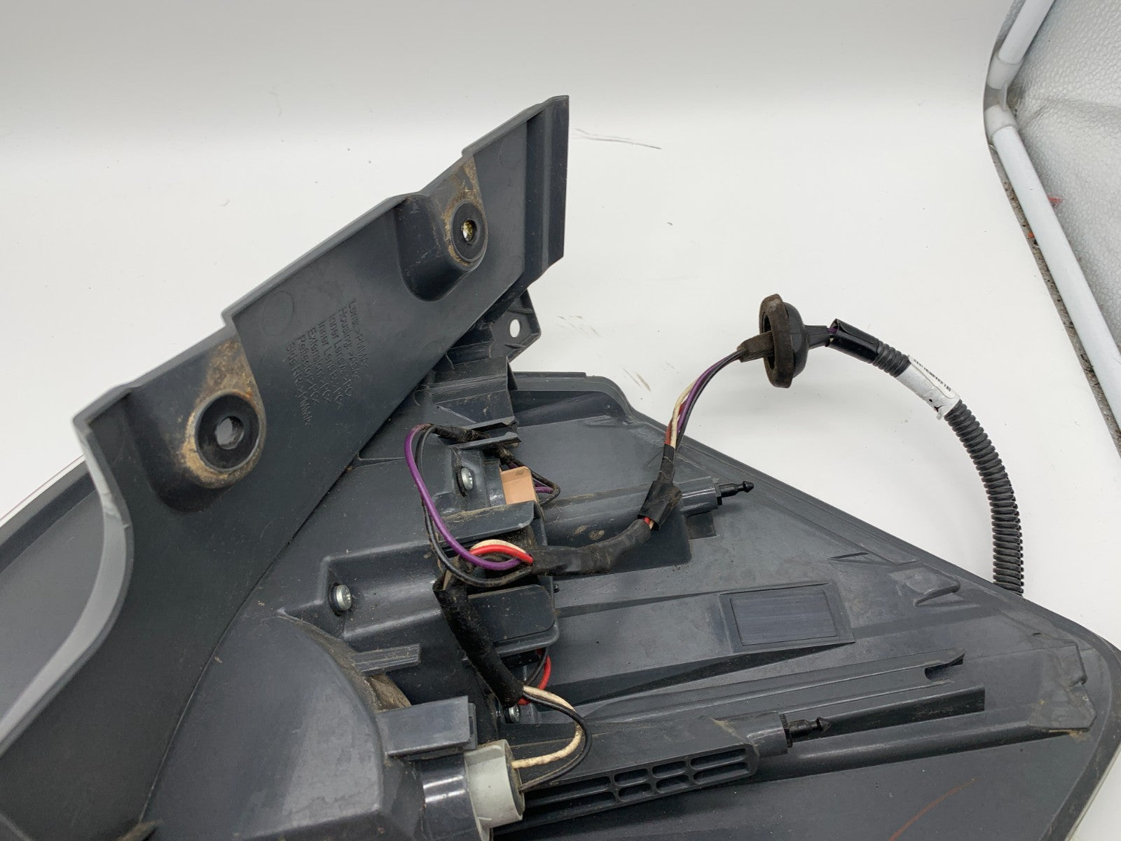 2017-2019 Nissan Rogue Driver Side Tail Light Taillight OEM B02B27016