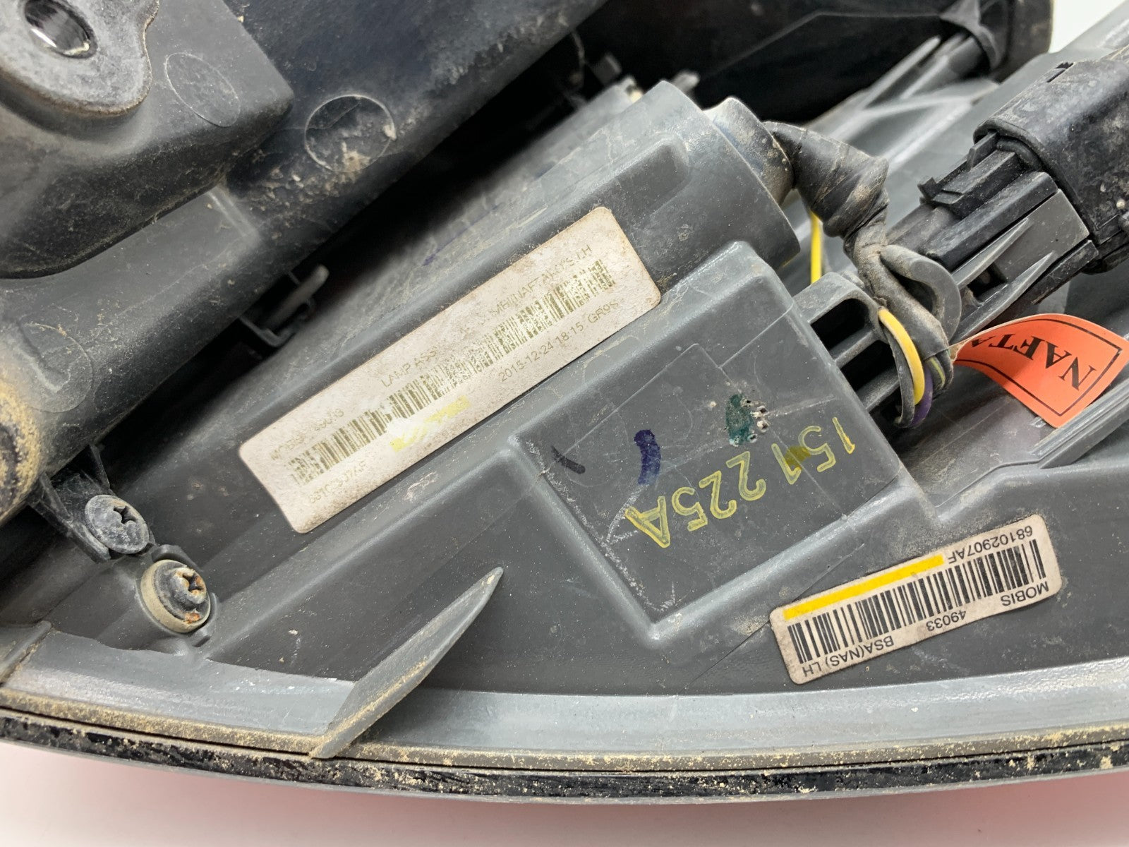 2014-2018 Jeep Cherokee Driver Side Tail Light Taillight OEM C03B48003