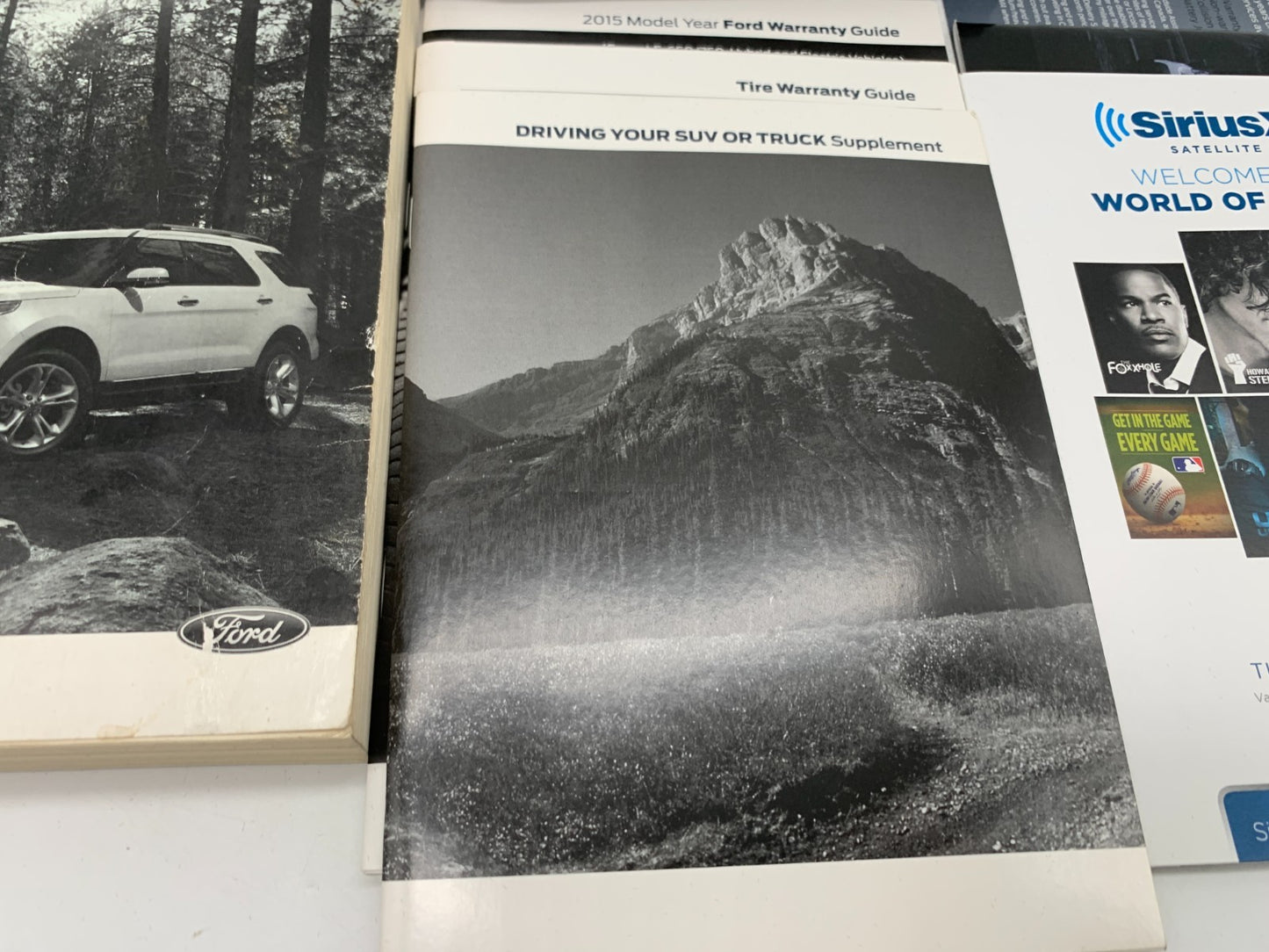 2015 Ford Explorer Owners Manual Set with Case OEM C01B08021