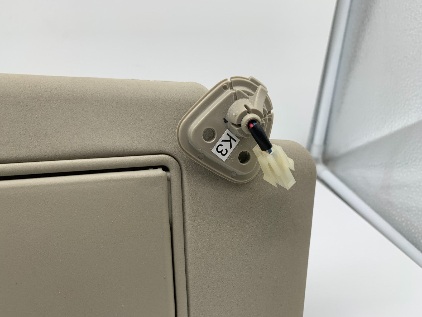 2008-2015 Nissan Rogue Passenger Visor Sunvisor Beige Illumination OEM C02B23063