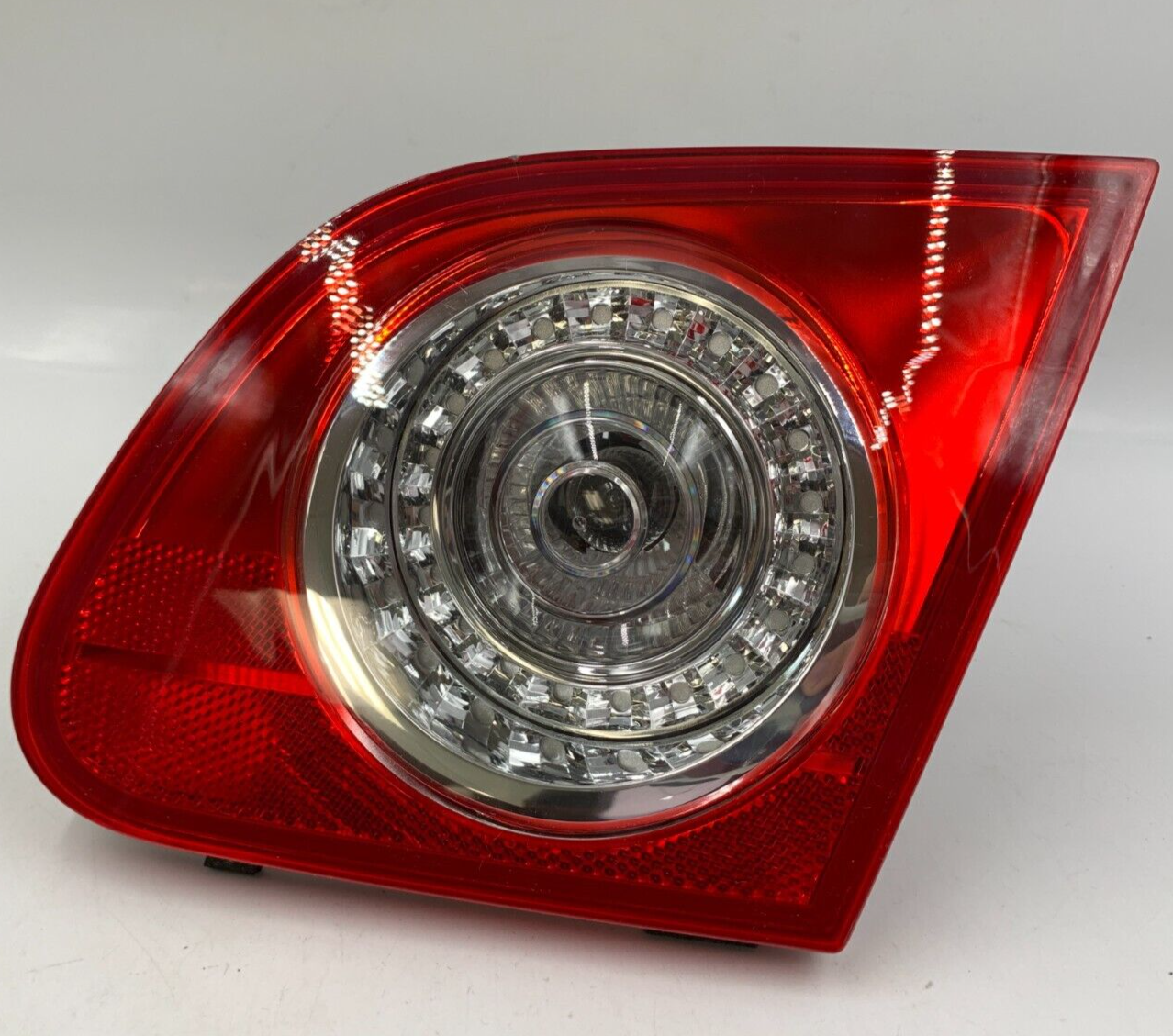 2006-2010 Volkswagen Passat Sedan Passenger Trunk Lid Mounted OEM D01B15027