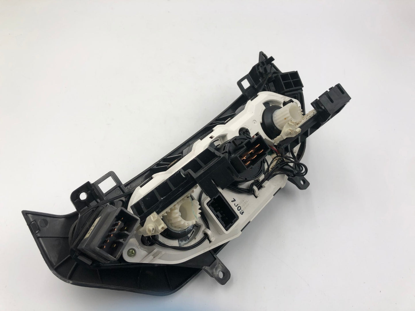 2007-2011 Chevrolet Aveo AC Heater Climate Control Unit OEM C03B45018