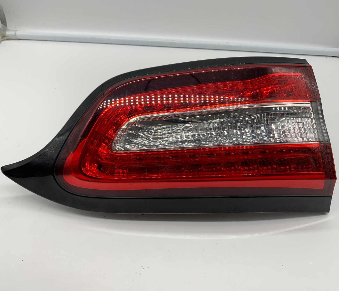 2014-2018 Jeep Cherokee Driver Side Liftgate Tail Light Taillight OEM B04B49011