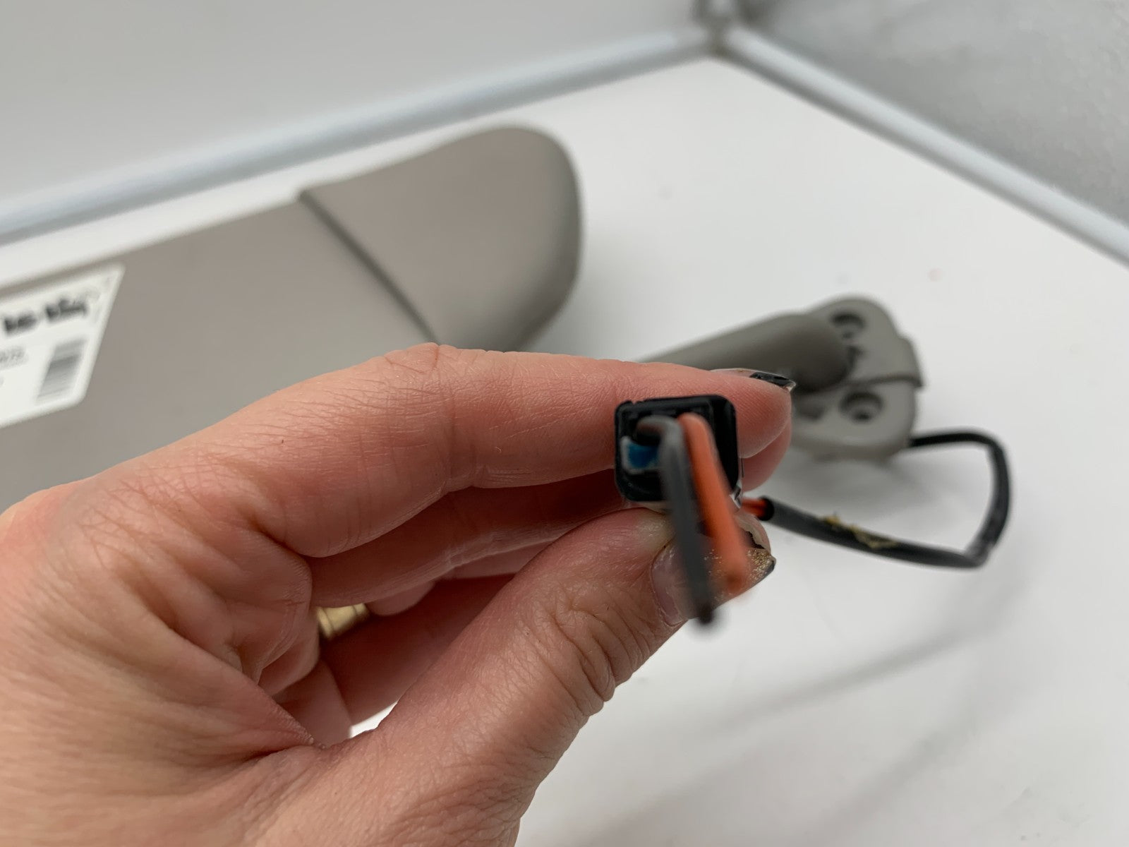 2006-2011 Buick Lucerne Passenger Sun Visor Gray Illumination OEM E01B03064