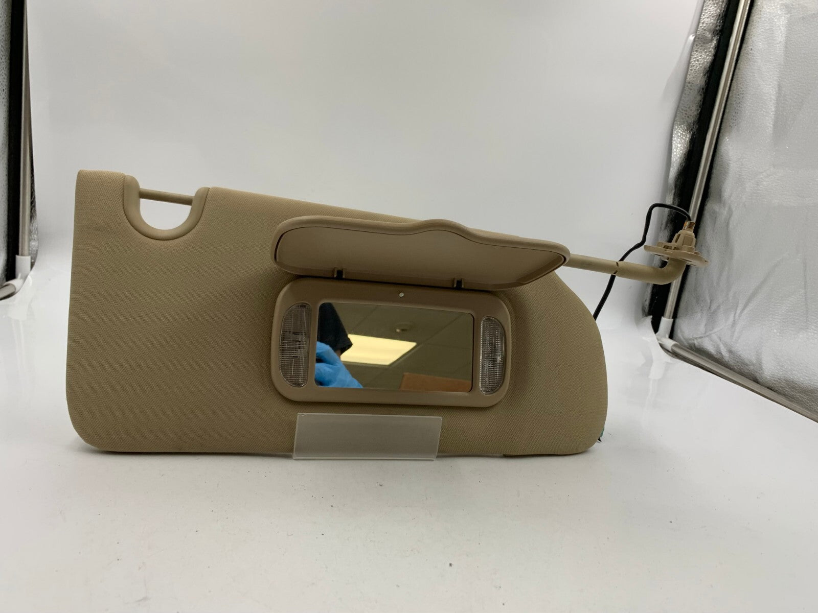 2006-2011 Buick Lucerne Passenger Sun Visor Brown Illuminated OEM B02B32032
