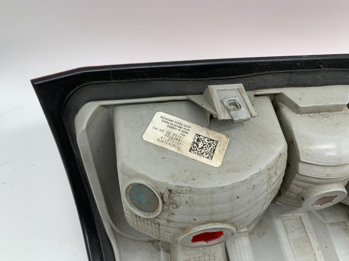 2014-2015 Chevrolet Silverado Passenger Side Tail Light Taillight OEM D02B30021