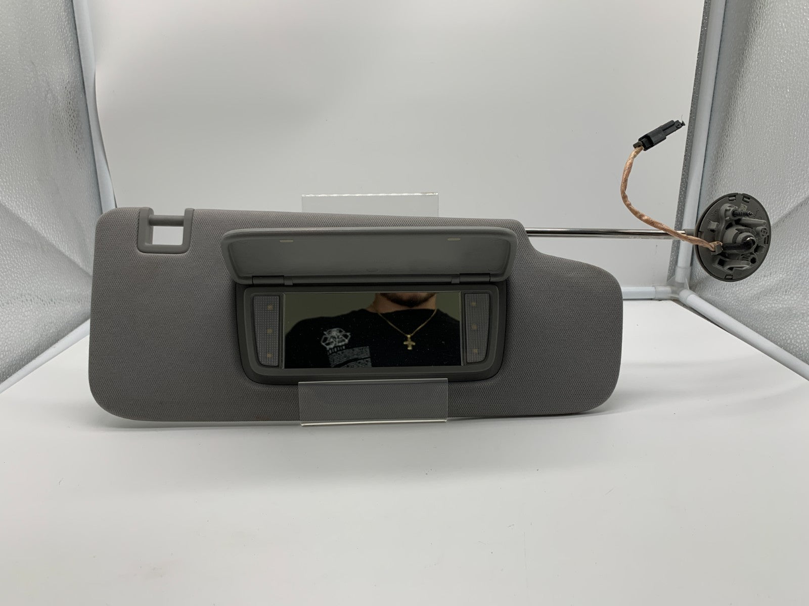 2018-2020 Chevrolet Equinox Passenger Sun Visor Illuminated OEM C01B28004