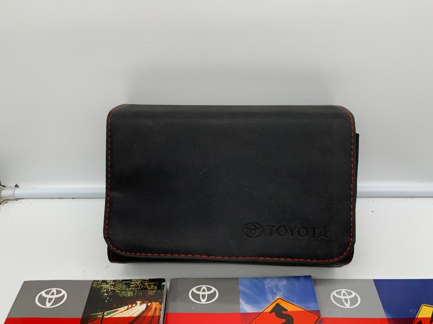 2017 Toyota Highlander Hybrid Owners Manual Set with Case OEM