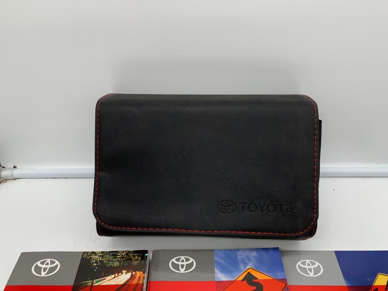 2017 Toyota Highlander Hybrid Owners Manual Set with Case OEM