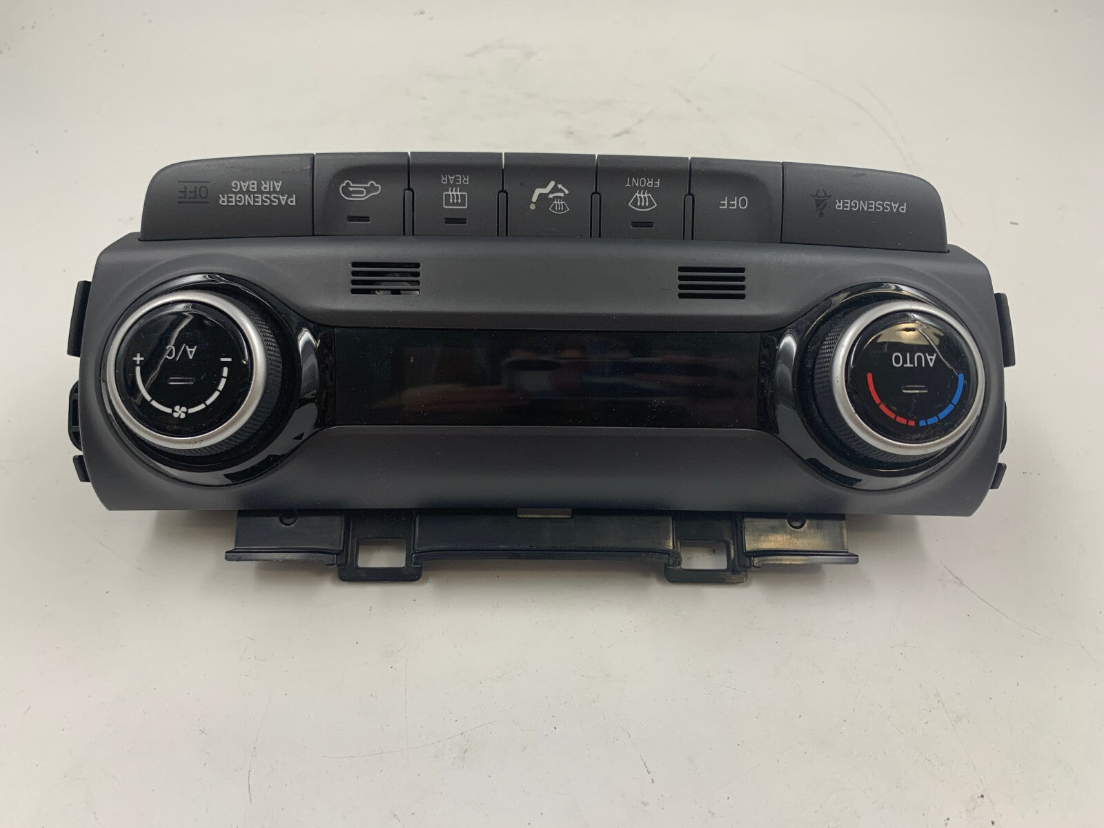 2018-2021 Hyundai Kona AC Heater Climate Control Temperature Unit OEM C03B66024
