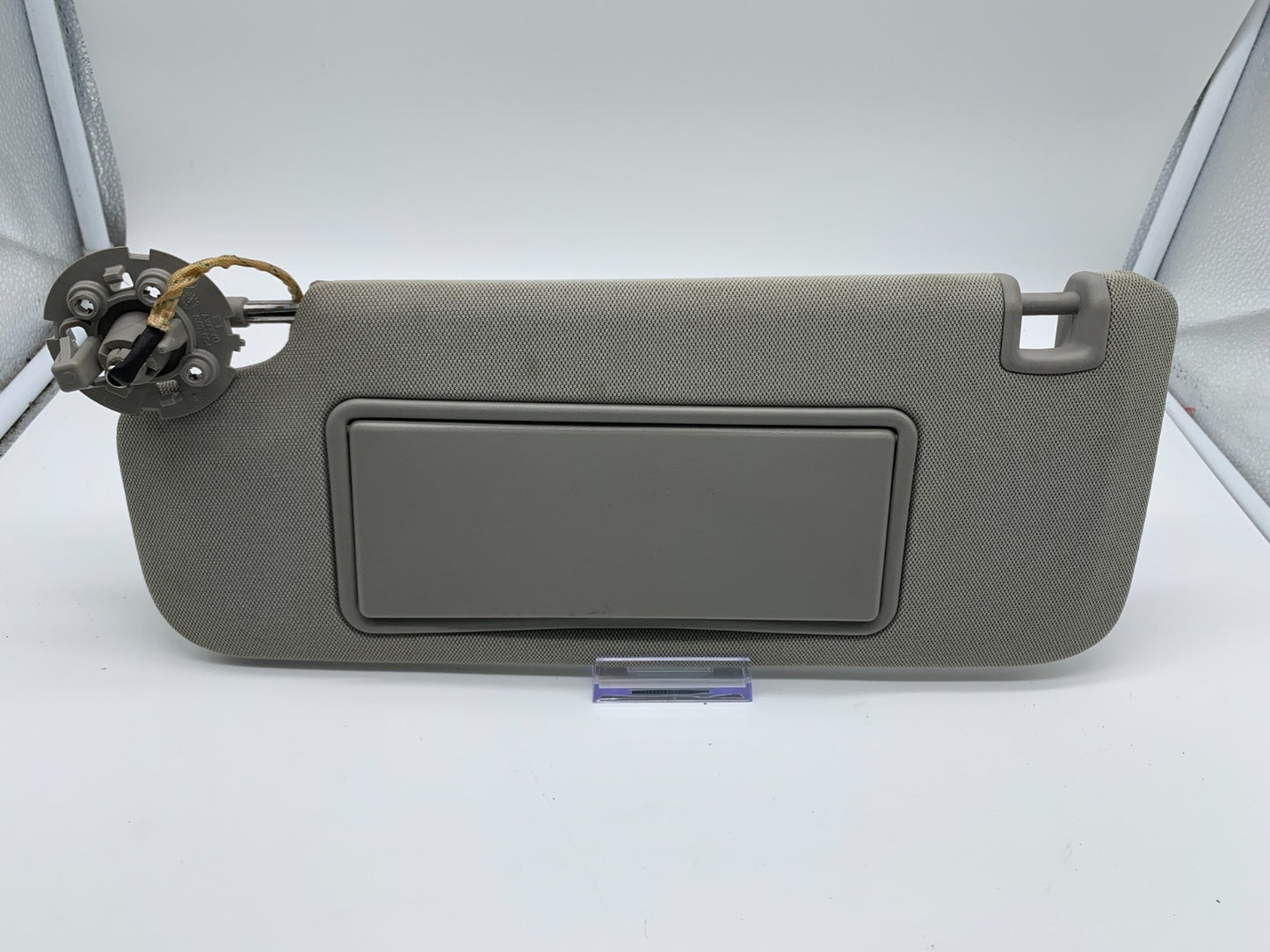 2013-2017 Cadillac XTS Driver Sun Visor Illuminated Gray OEM D03B44007