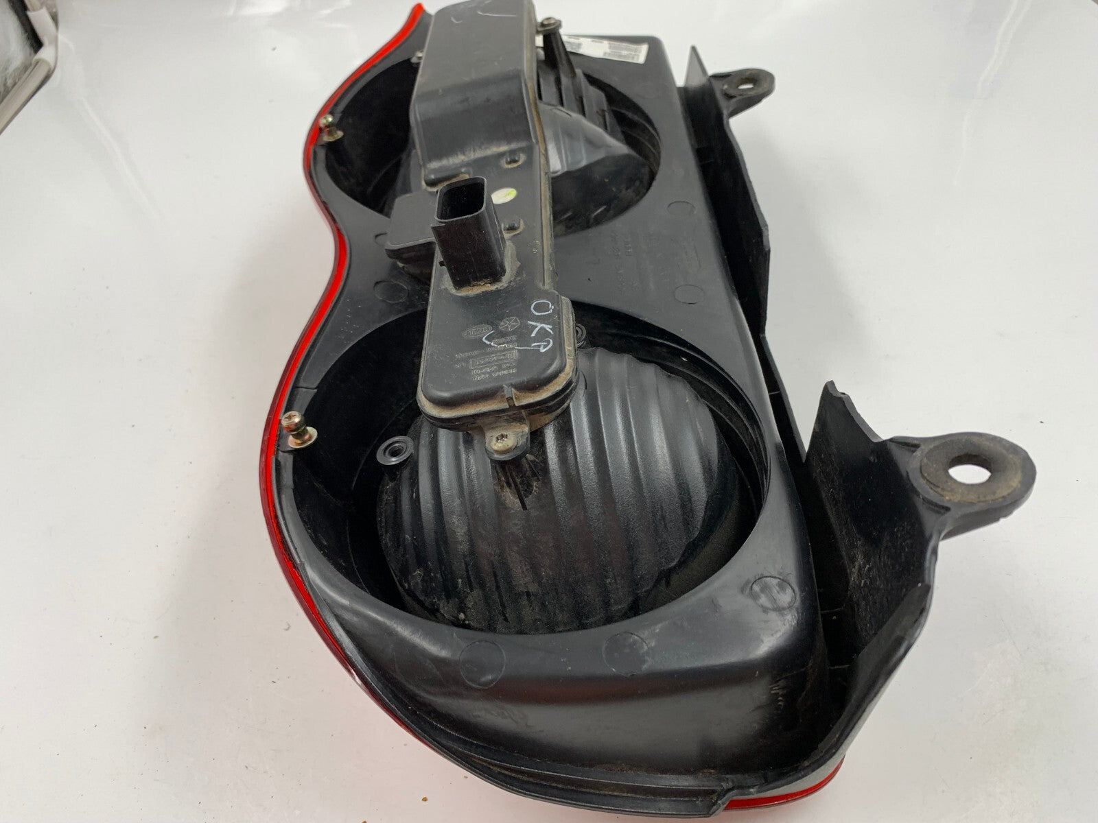 2004-2009 Dodge Durango Driver Side Tail Light Taillight OEM E03B11051