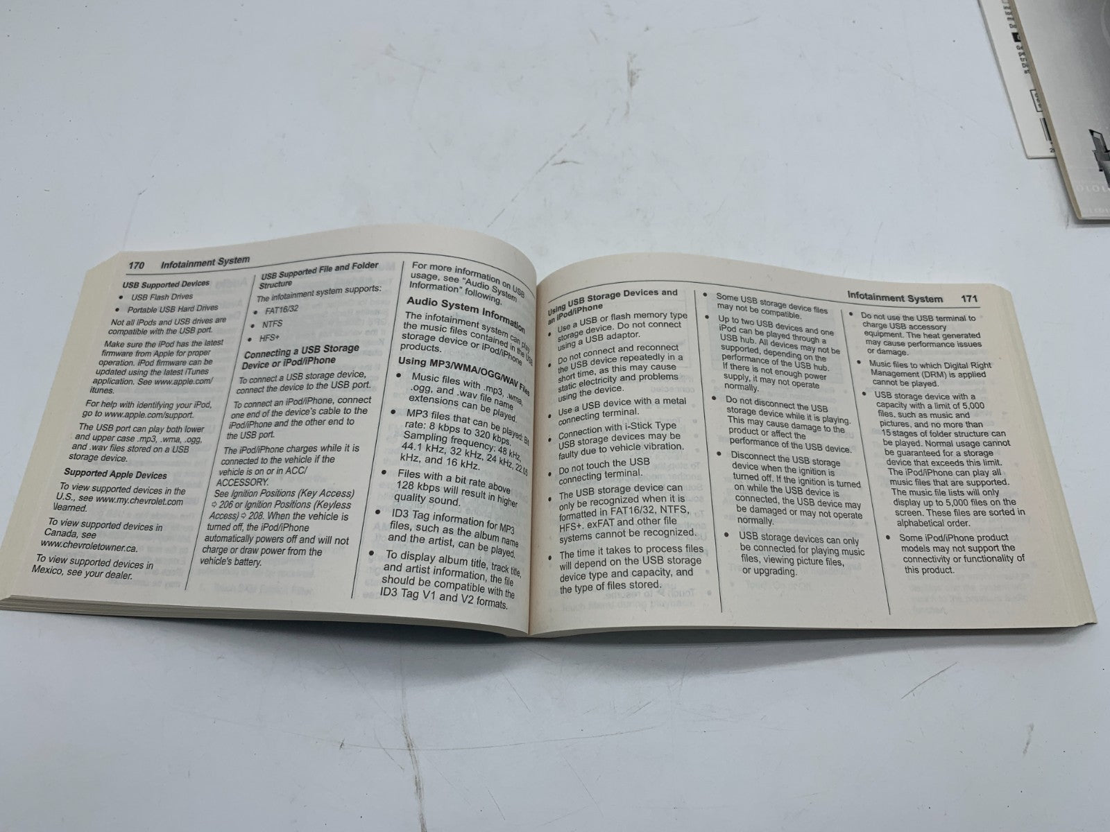 2018 Chevrolet Cruze Owners Manual Set OEM D01B47006