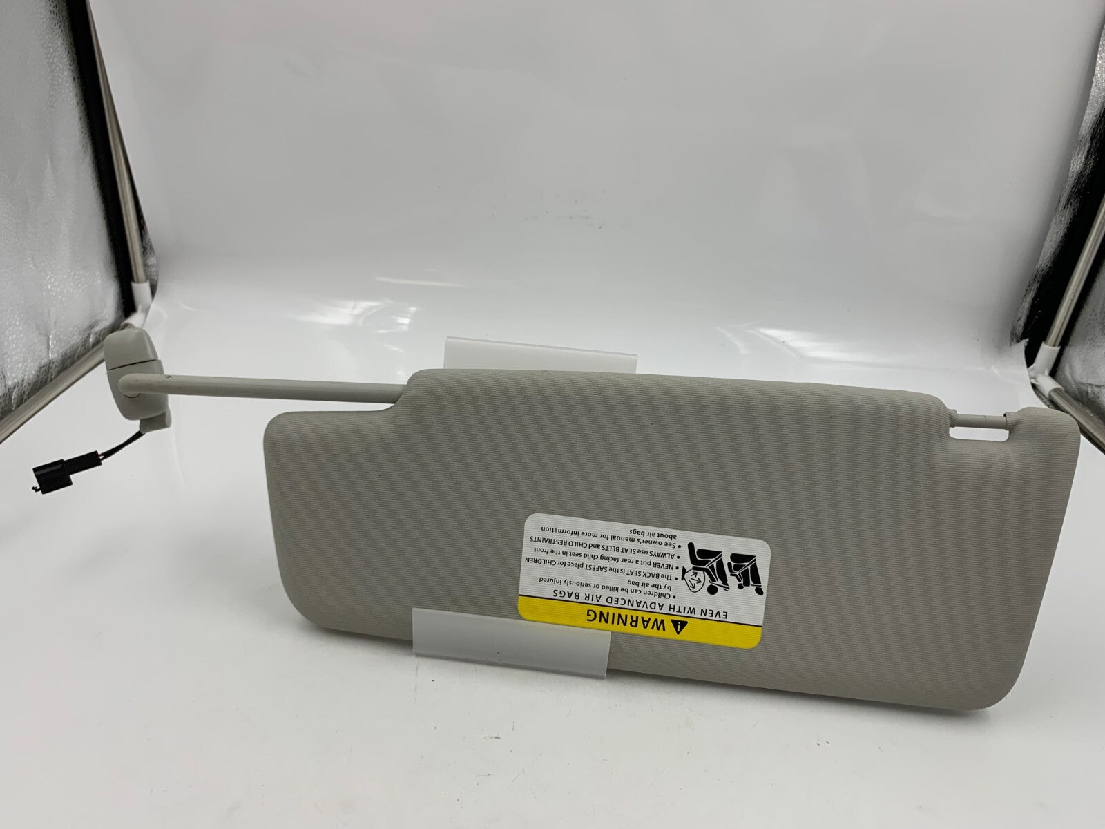2012-2020 Volkswagen Passat Passenger Sunvisor Gray Illumination OEM E02B21058