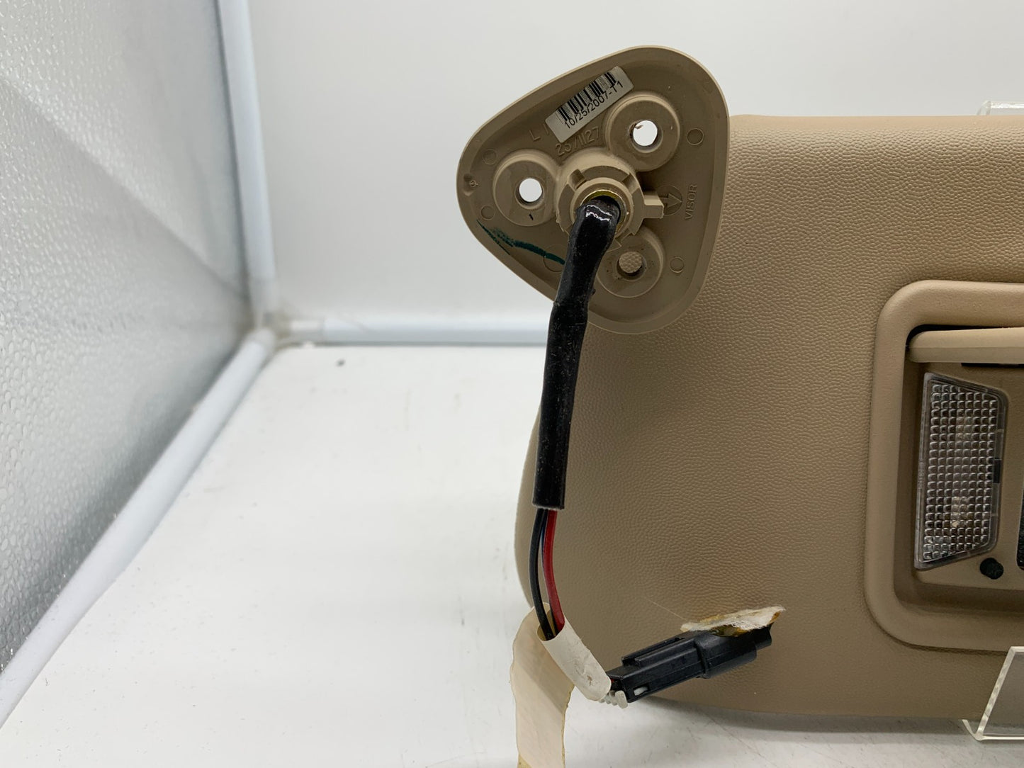 2004-2009 Cadillac SRX Driver Sun Visor Illuminated Brown OEM A04B01003