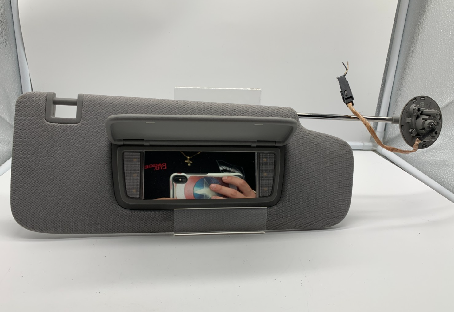 2018-2023 GMC Terrain Passenger Sun Visor Gray Illuminated OEM B04B43009