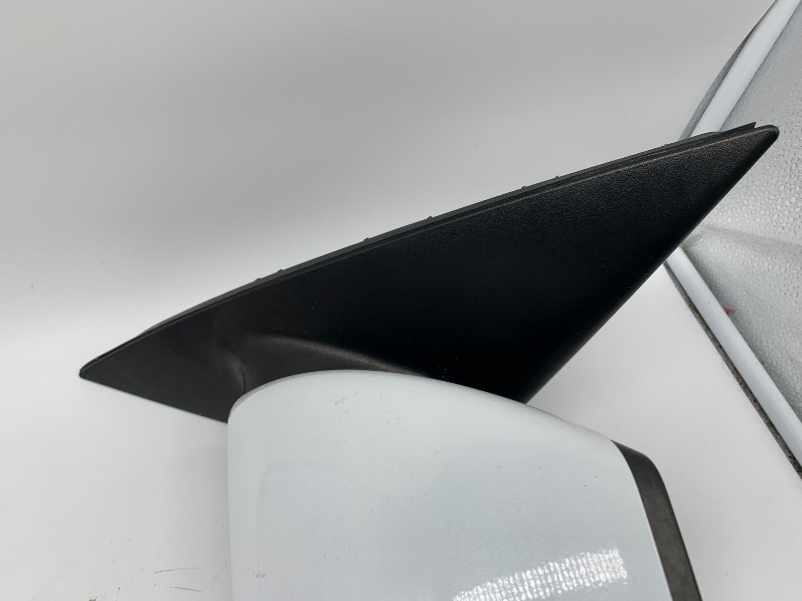 2016-2020 Kia Optima Driver Side View Power Door Mirror White C01B25001