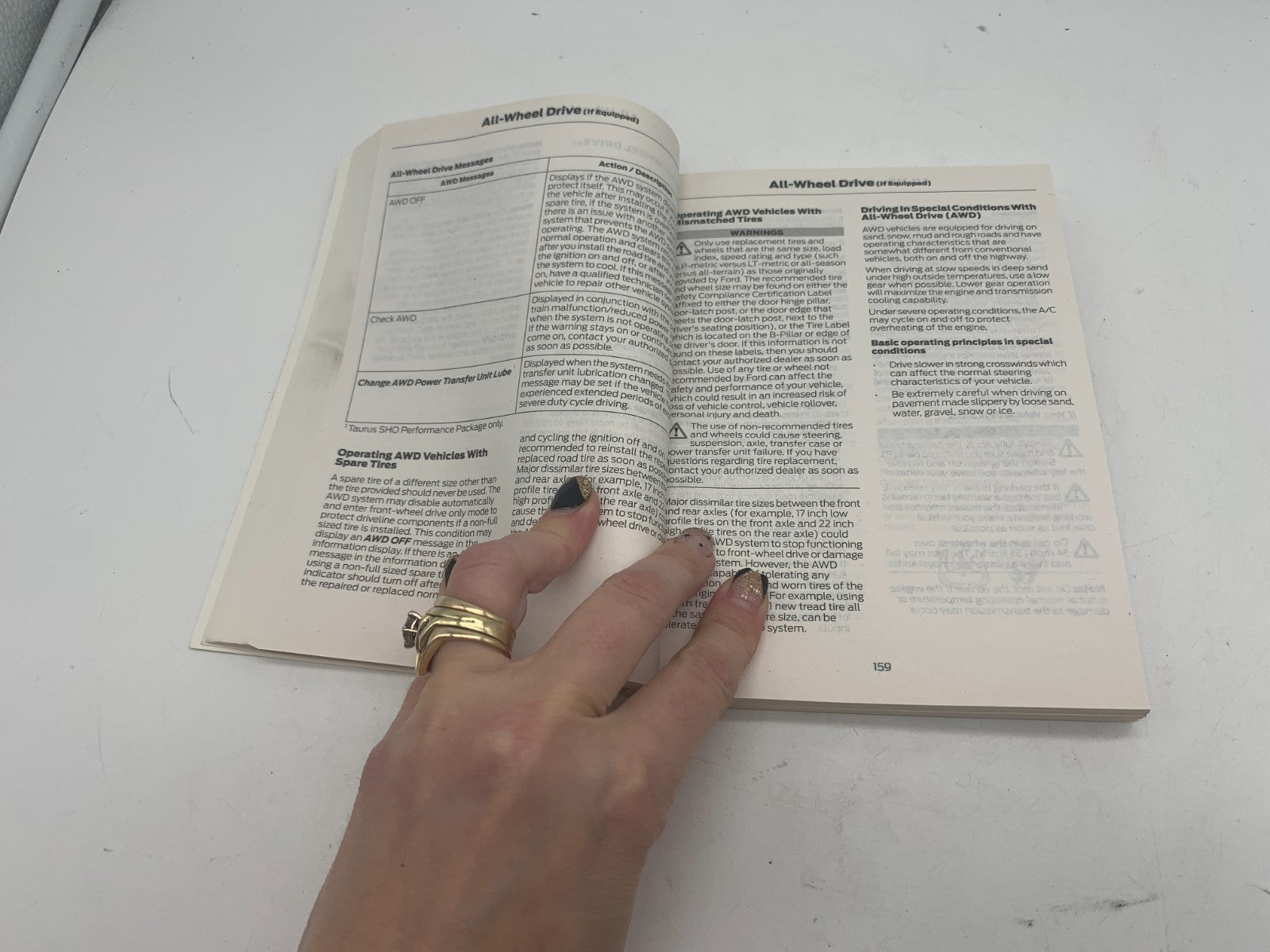 2017 Ford Taurus Owners Manual Set with Case OEM B03B38008