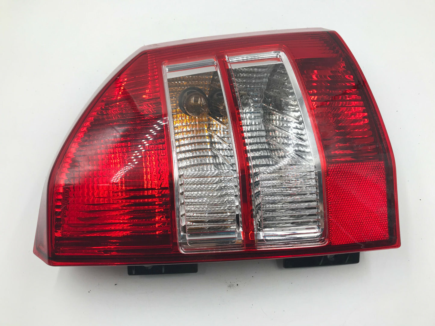 2007-2010 Jeep Compass Passenger Side Tail Light Taillight OEM C03B55009