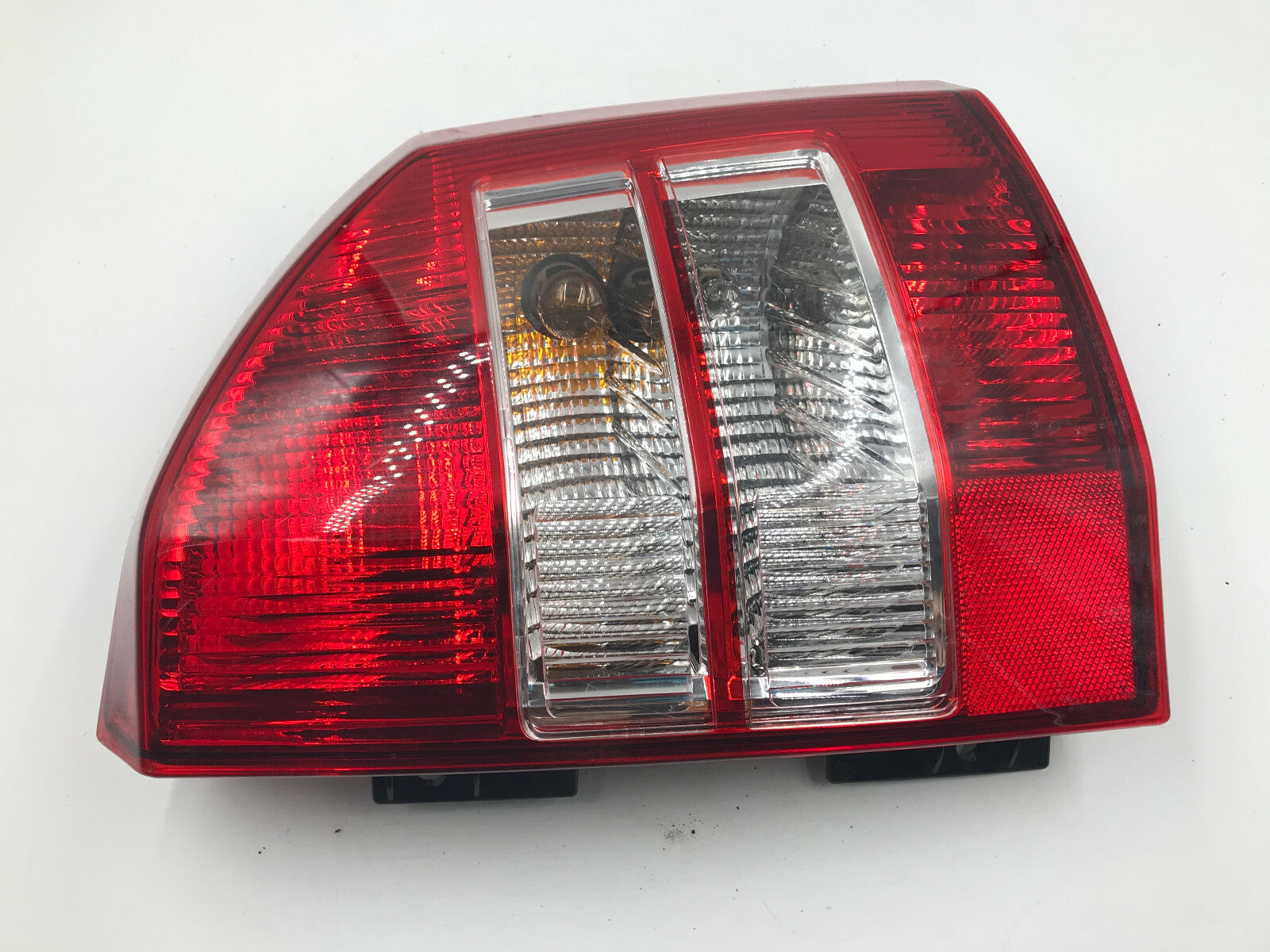 2007-2010 Jeep Compass Passenger Side Tail Light Taillight OEM C03B55009