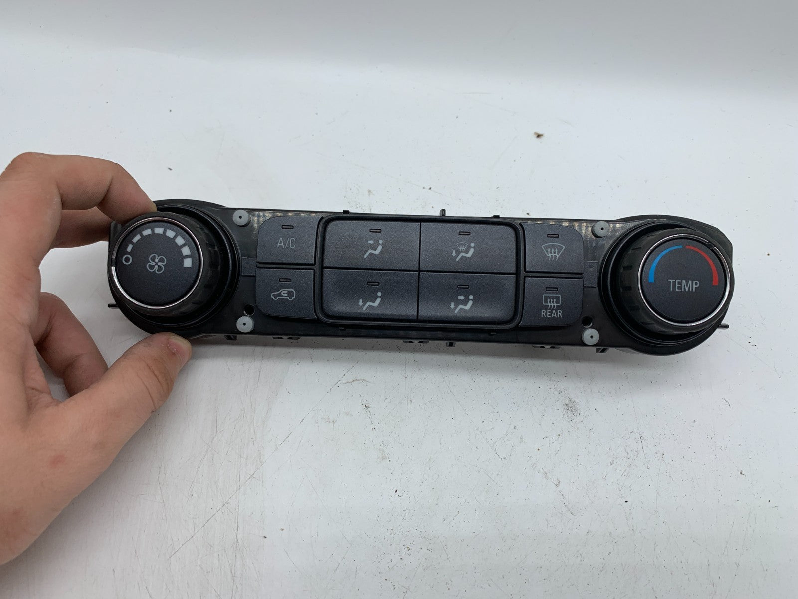 2014-2019 Chevrolet Silverado GMC Sierra Climate Control AC Heater OEM D01B04068