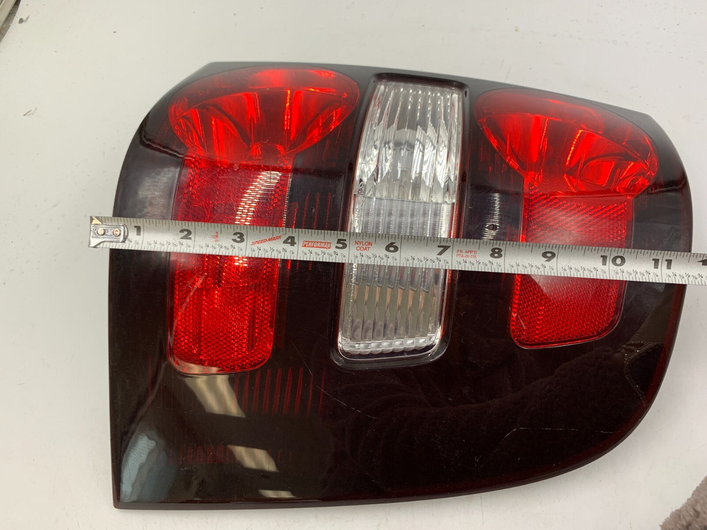 2002-2005 Ford Explorer Passenger Side Tail Light Taillight OEM E02B60001